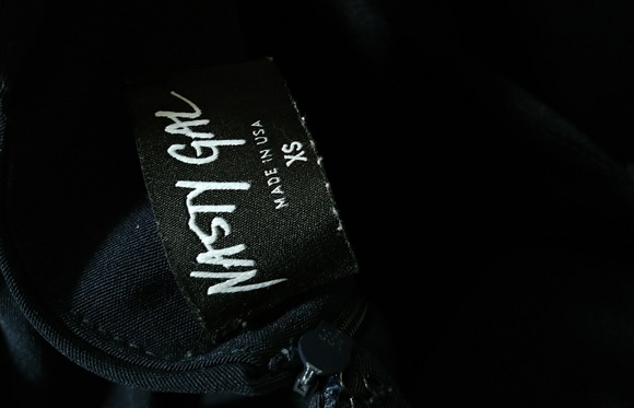 Nasty Gal Scalloped dress - Picture 2 of 3